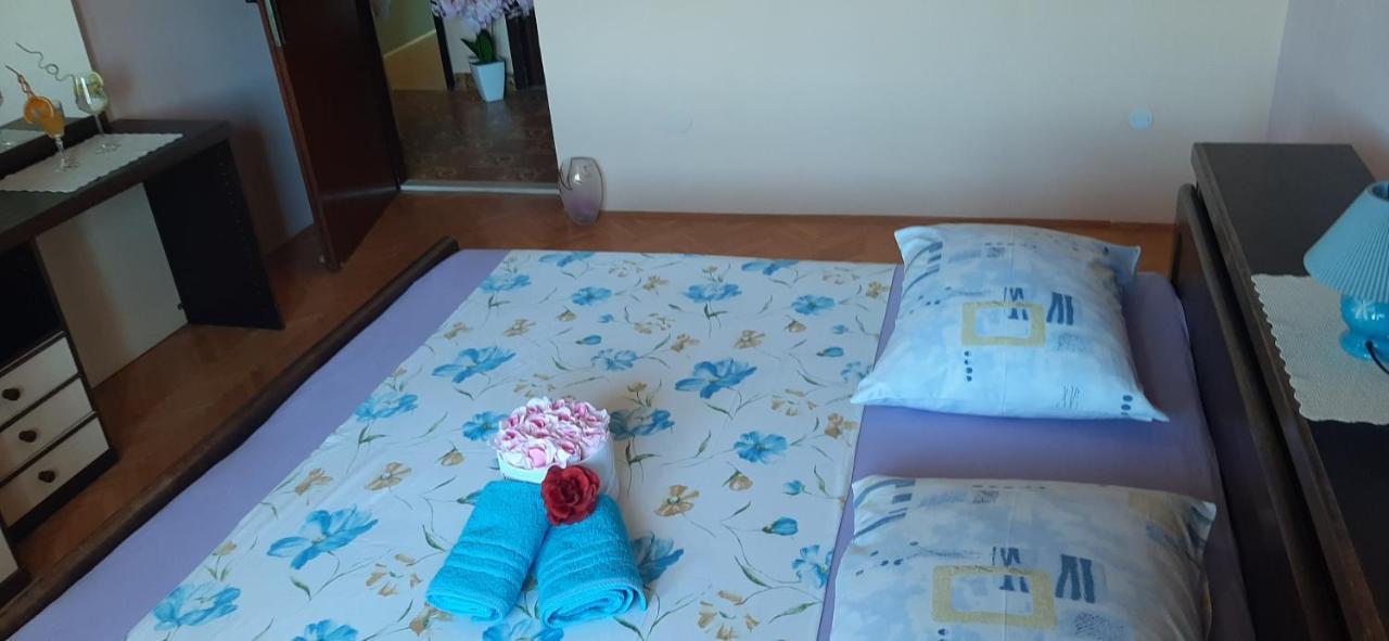 Appartamento Marin I Vinka Traù Esterno foto