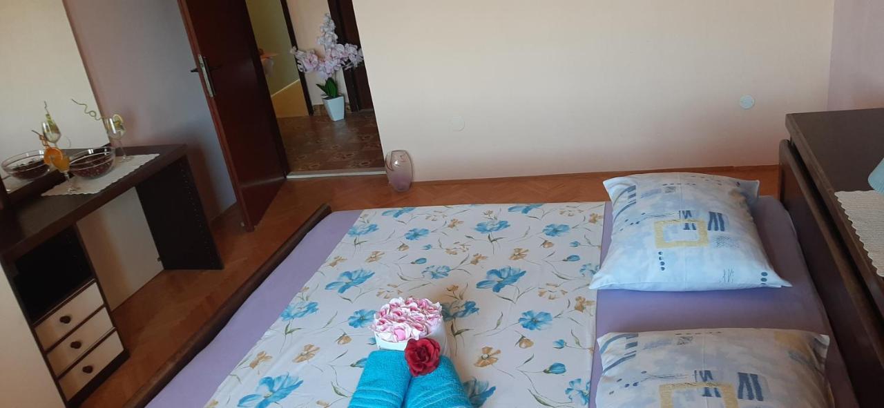 Appartamento Marin I Vinka Traù Esterno foto