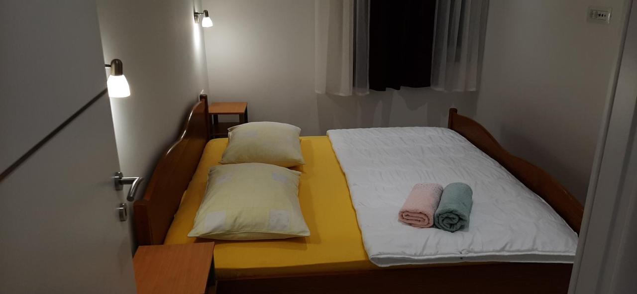 Appartamento Marin I Vinka Traù Esterno foto