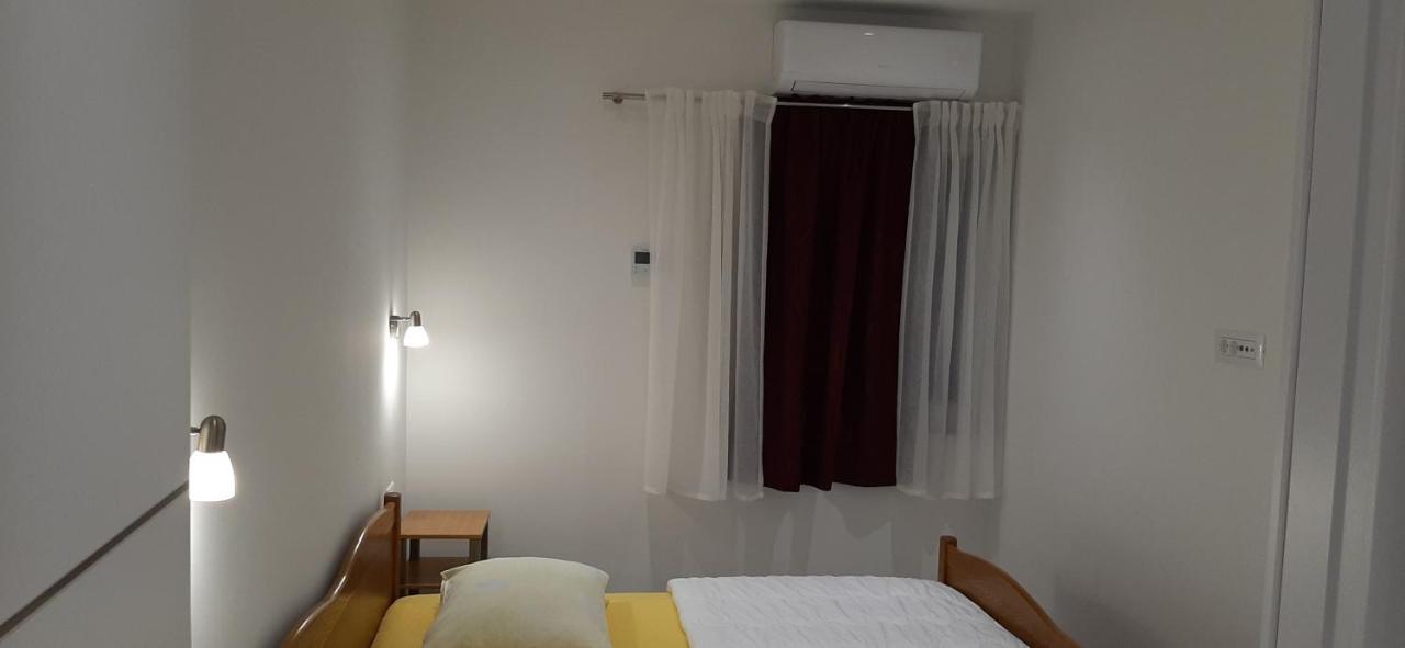 Appartamento Marin I Vinka Traù Esterno foto